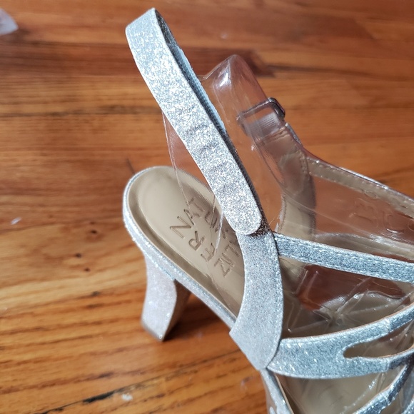 Heels - Picture 4 of 7